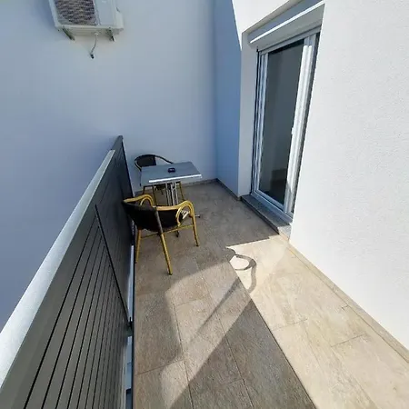 Tropical Apartment